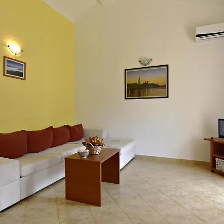 Family Friendly With A Swimming Pool Tar, Porec - 22736 Apartmán