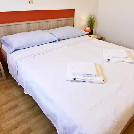 Apartmán Family Friendly With A Swimming Pool Tar, Porec - 22736 *