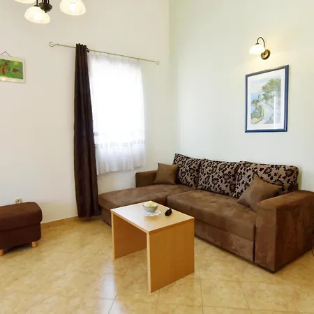 Apartmán Family Friendly With A Swimming Pool Tar, Porec - 22736 *