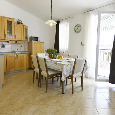 Family Friendly With A Swimming Pool Tar, Porec - 22736 Apartmán