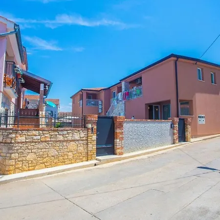 Apartmán Family Friendly With A Swimming Pool Tar, Porec - 22736 Tar-Vabriga