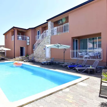 Family Friendly With A Swimming Pool Tar, Porec - 22736 Apartmán