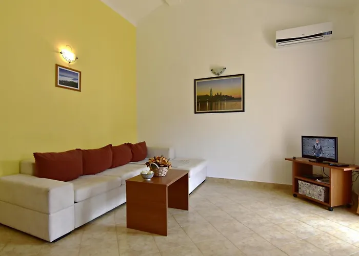 Family-friendly With Swimming Pools Tar, Porec - 22736 아파트