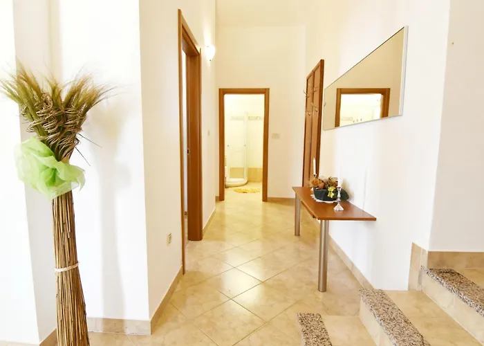 Family-friendly With Swimming Pools Tar, Porec - 22736 아파트